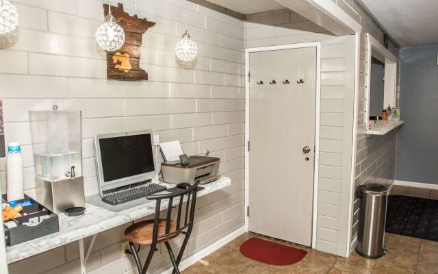 Americas Best Value Inn & Suites Detroit Lakes