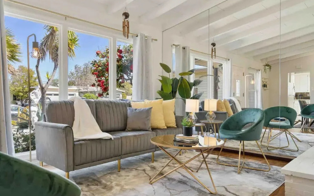 Mid Century Garden View Home Parking