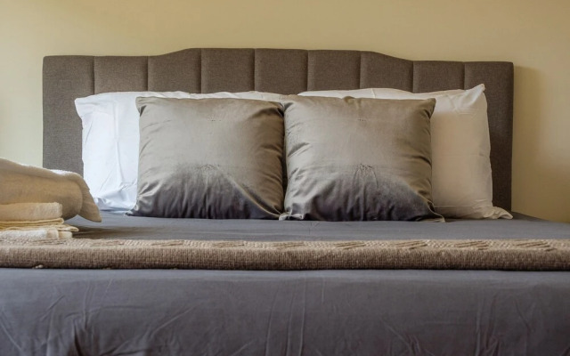 Chic Central Apartment with Free Parking