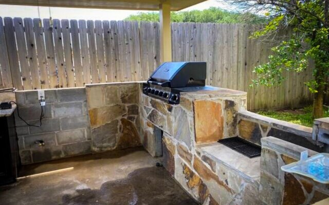 4Bdrm 3.5Bath 8Beds - Pool House