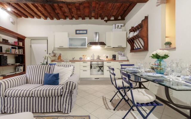 The 1400 s Apartment