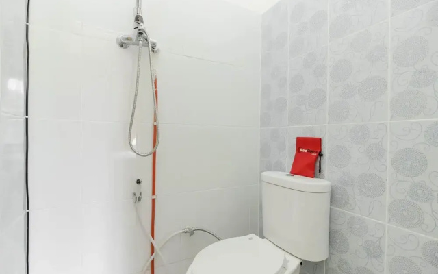 RedDoorz near Jembatan Ampera Palembang - Hotel in Palembang - Photo 2