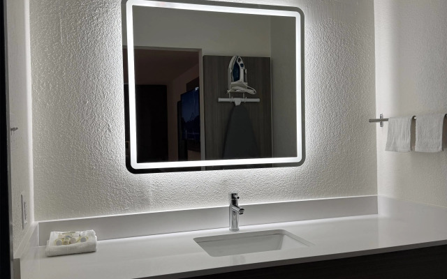 Travelodge by Wyndham Lumberton