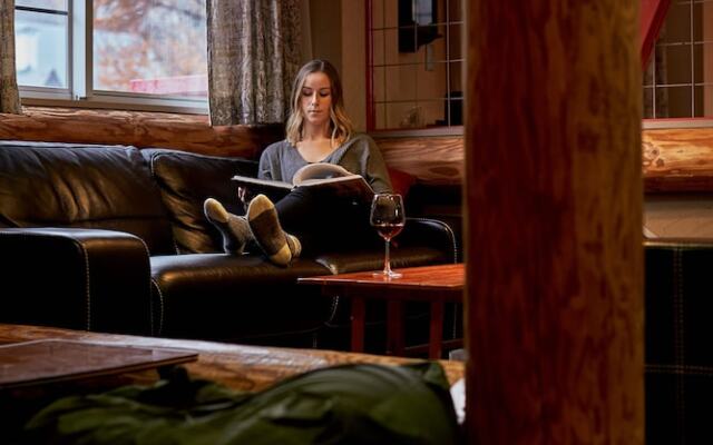 Canopy Cortina Lodge