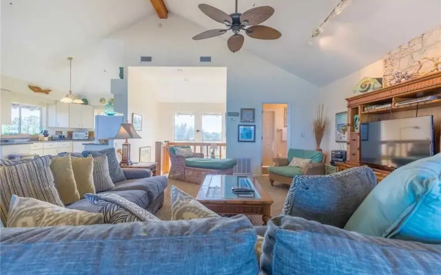 084-Tarpon Lodge