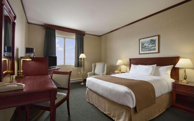 Travelodge by Wyndham Montreal Airport