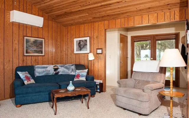Pacific Rest 3 Br home by RedAwning