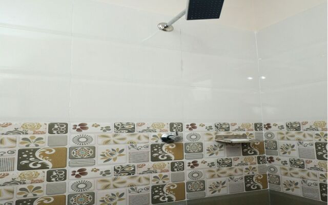OYO 6728 Almas Residency