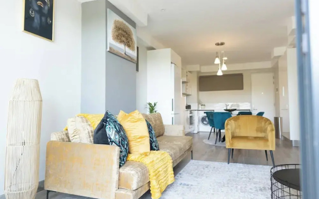 Stylish & Elegant With Epic Views Near Menlyn