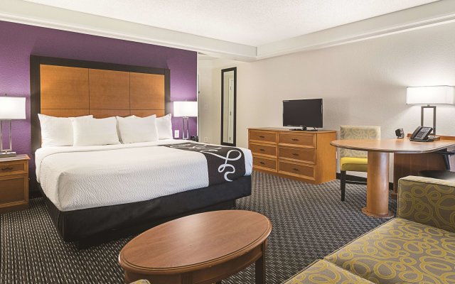 La Quinta Inn & Suites by Wyndham Miami Airport East