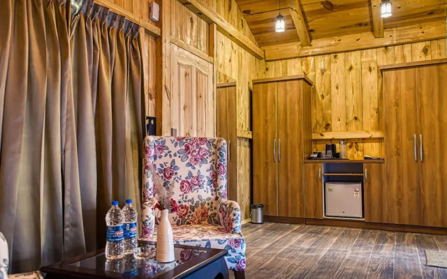 Pumpkin Hotels Corbett, Tusk N Wood