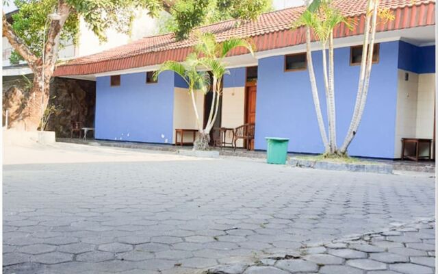 RedDoorz near Bojonegoro Train Station