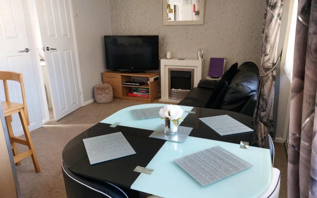 1st Floor Hillview 2 Bedroomed Central Location