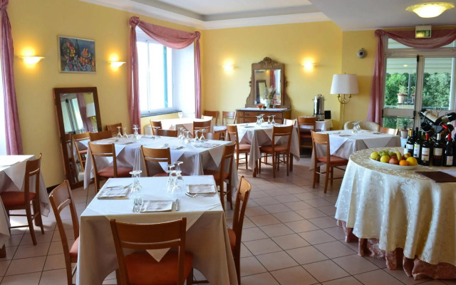 Hotel Ristorante Montallegro
