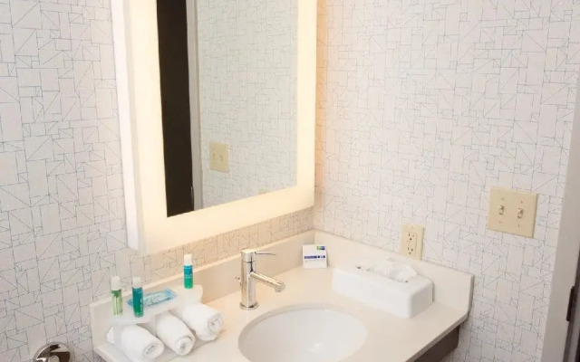 Best Western Roslyn-Long Island Hotel