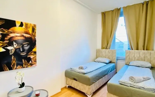 Rooms in Cozy 4BR Shared Apt Central