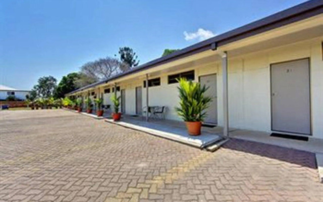 Raintree Motel