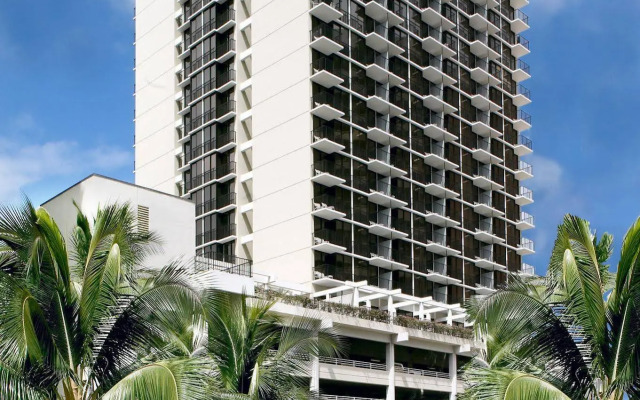 Halepuna Waikiki by Halekulani