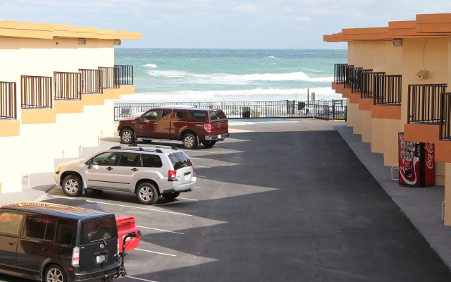Grand Prix Motel on the Beach