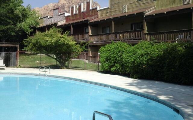 Bonnie Springs Ranch Motel