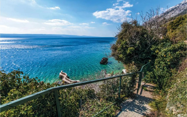Three-Bedroom Apartment Omis with Sea view 07