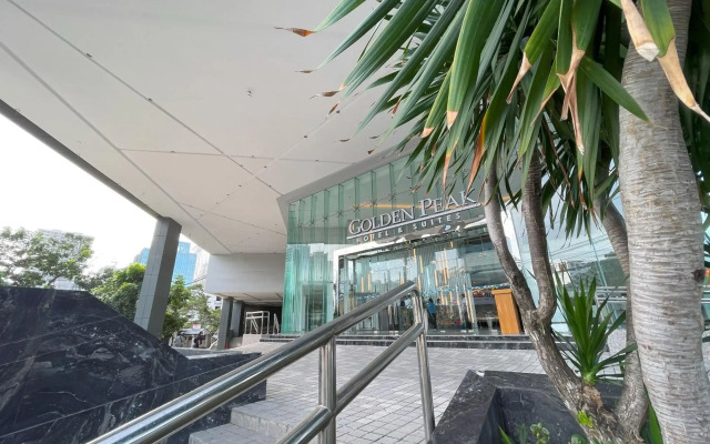 The Golden Peak Hotel & Suites powered by Cocotel