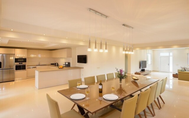 Melitini in Souda With 7 Bedrooms and 6 Bathrooms