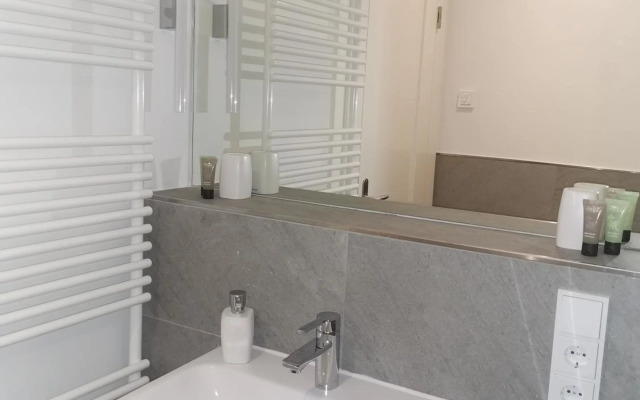 exklusives Studioapartment - in traumhafter Lage direkt am Halensee