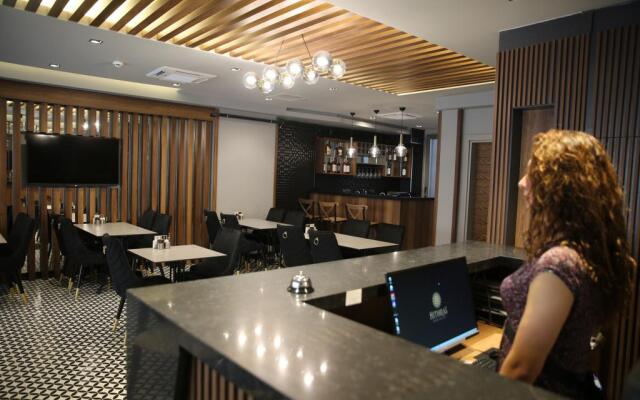 Mithras Hotel & Cafe