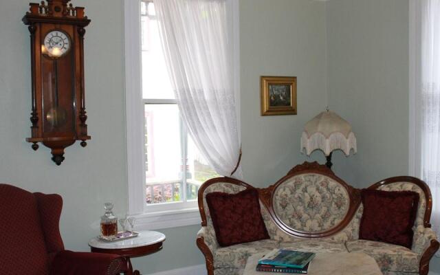 Victorian House Bed & Breakfast