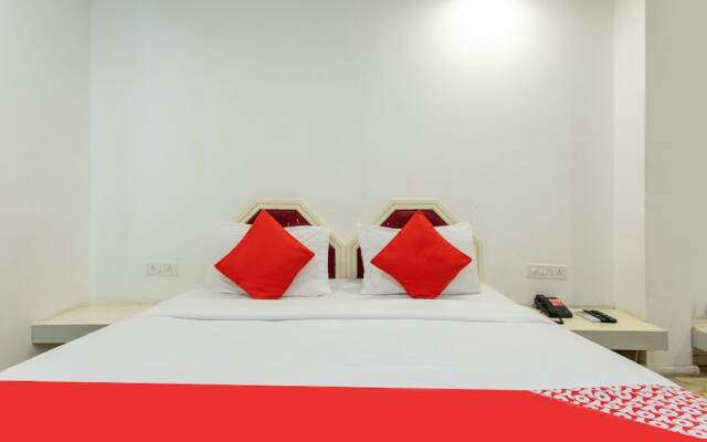 OYO Flagship 140 Amaltas AB Road