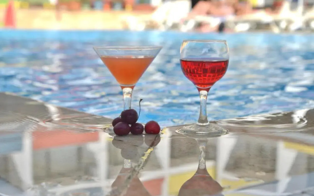 Vi̇va Beach Hotel