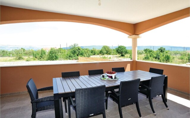 Beautiful Home in Pridraga With Wifi and 5 Bedrooms