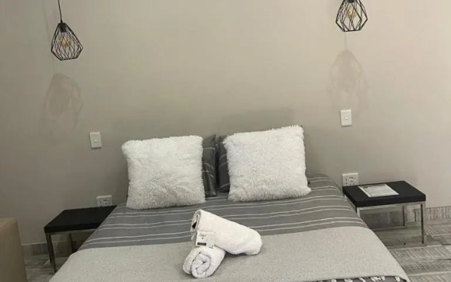 Guest House on Gillian Unit 7 (Adults Only)