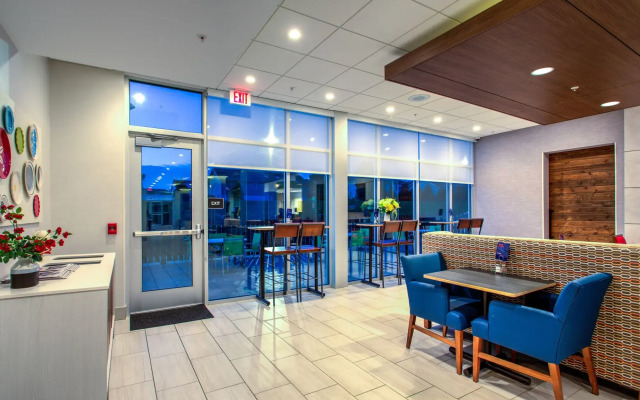 Holiday Inn Express & Suites Reedsville - State Coll Area by IHG