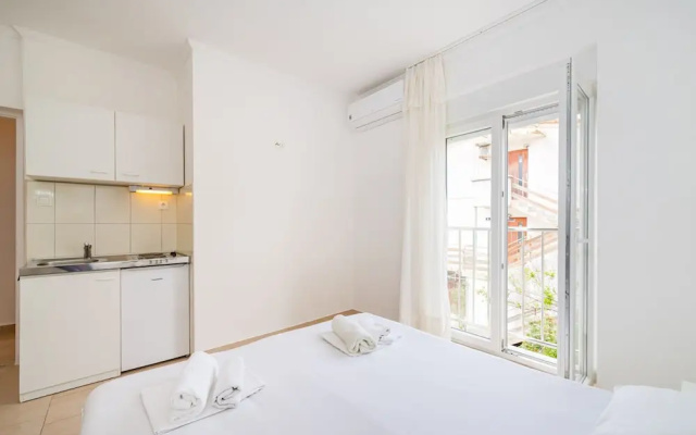 Studio Apartments Near Center 7