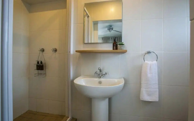 Hout & About Guest House