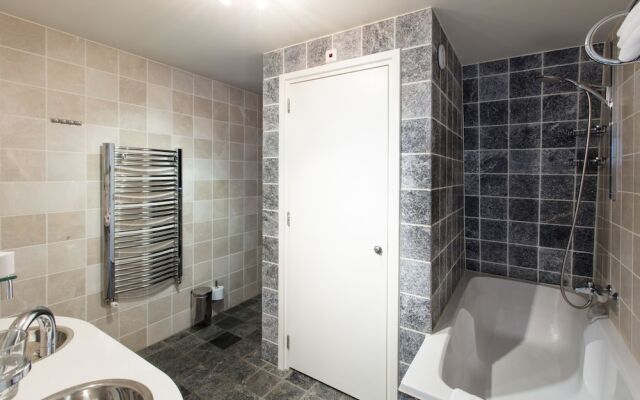 Dutch Masters Apartments