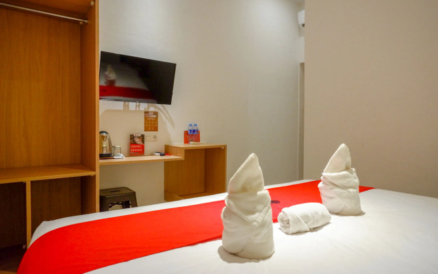 RedDoorz Plus @ Losari Makassar