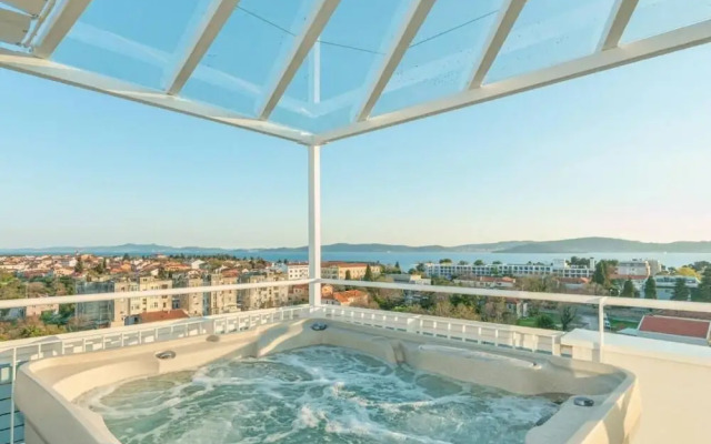 Sunset Penthouse Apartment with Hot Tub