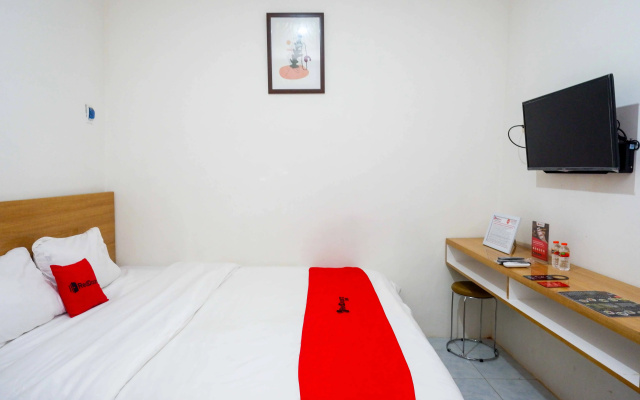 RedDoorz near Rita Super Mall Purwokerto