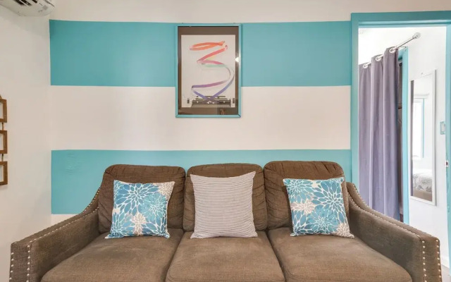 Hollywood Beach Bungalow Near Golf: Pets Welcome!