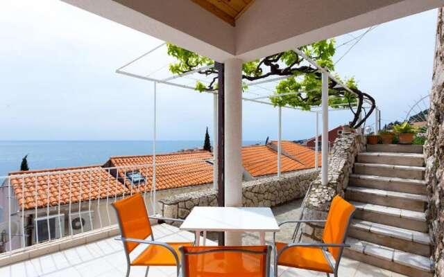 Charming Studio Apartment With Beautiful Panoramic sea View
