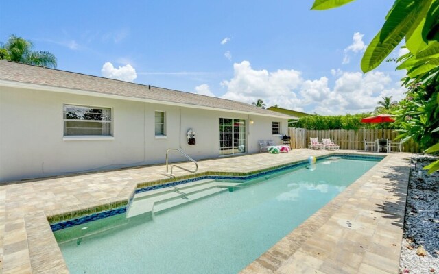 Woodridge - Private & Sanitized, Perfect for Social Distancing & Working From Home. Private Pool, Pet Friendly. Discounted During Pandemic. Super-host Support