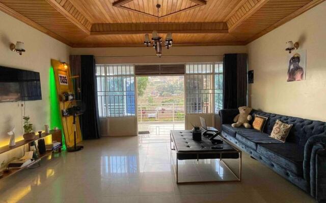 Entire Artistic House 5mins From Convention Centre