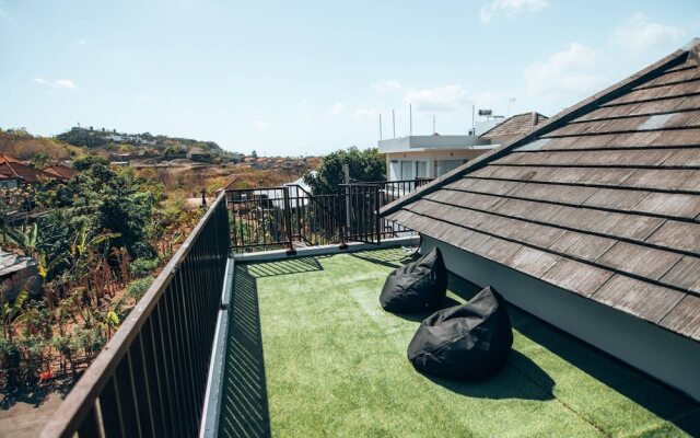 Hidden Oasis With A Pool+balcony & Private Rooftop