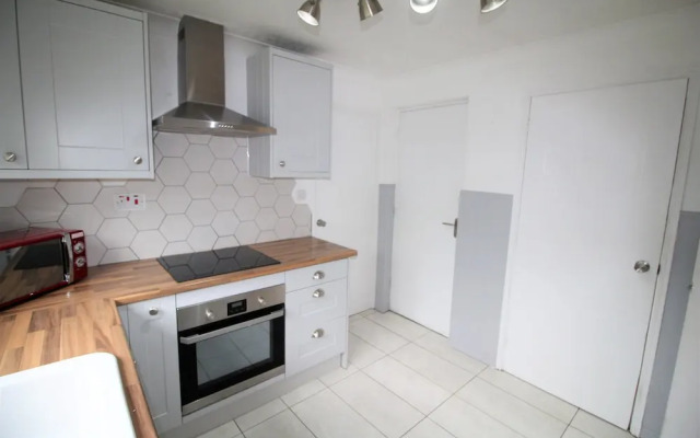 3 Bed Detached - Quiet Cul De Sac -private Parking