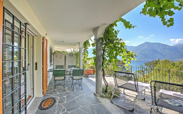 Locarno Area: Quiet Lake View Escape
