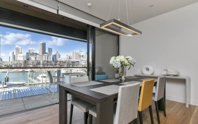 QV Modern Waterfront Apartment - 857