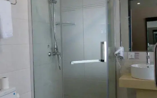Ruihe Hotel in Lucheng City
